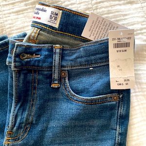 New- Abercrombie and Fitch Boys Slim 9/10 jeans.